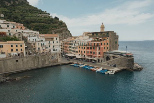 Le antiche trattorie di mare della Costiera Amalfitana: tra tradizione gastronomica e racconti di pescatori