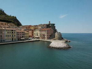 I borghi marinari fantasma d’Italia: paesi sul mare abbandonati tra storia e leggenda