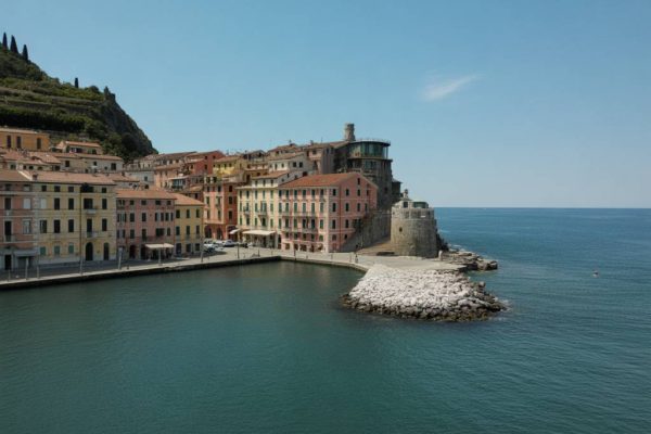 I borghi marinari fantasma d’Italia: paesi sul mare abbandonati tra storia e leggenda